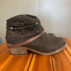 SO Women’s 7 Ankle Booties